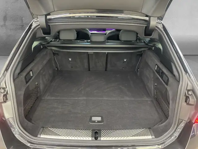 BMW 5 Series view 15
