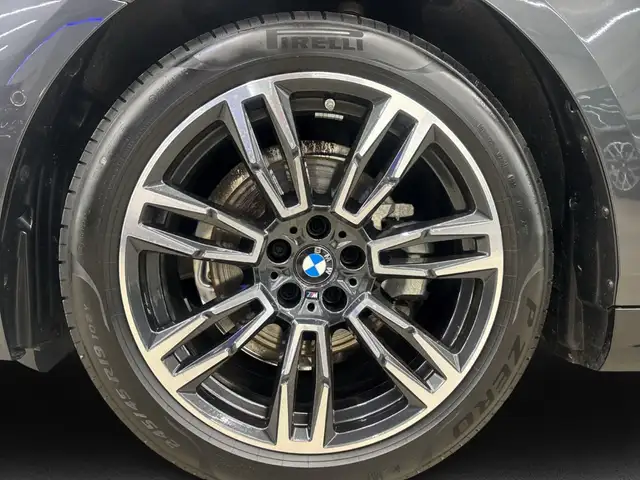 BMW 5 Series view 7