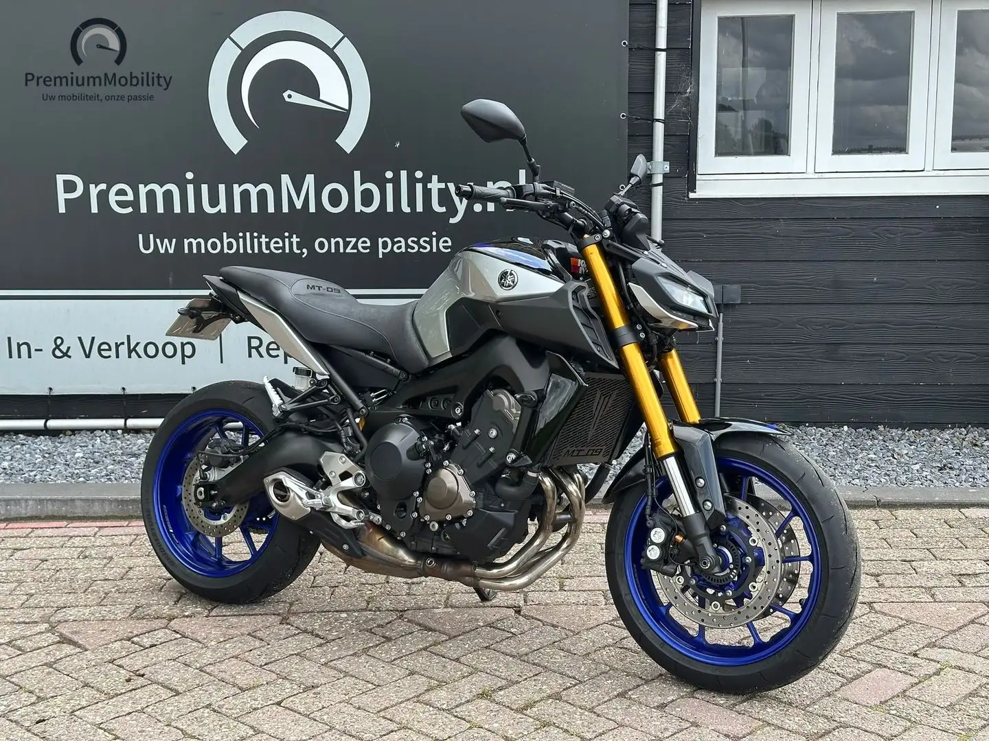 Yamaha MT-09 SP Blau - 1