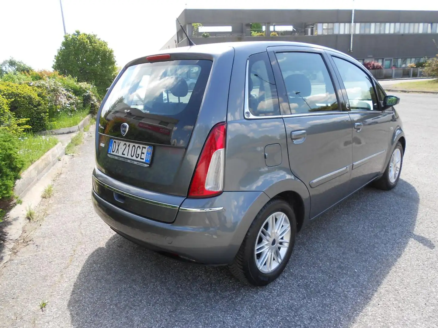 Lancia MUSA 1.4 Argento Ecochic GPL Gris - 2