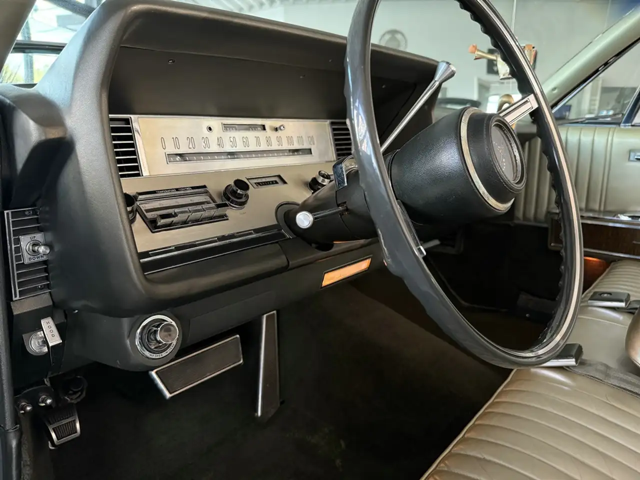 Lincoln Continental 7.6 V8, 462cui, 4 Door Convertible, foto 11