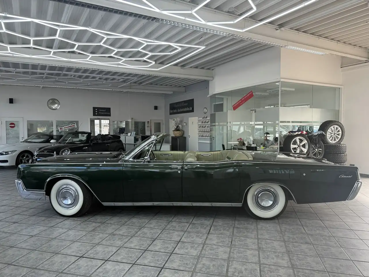 Lincoln Continental 7.6 V8, 462cui, 4 Door Convertible, foto 2
