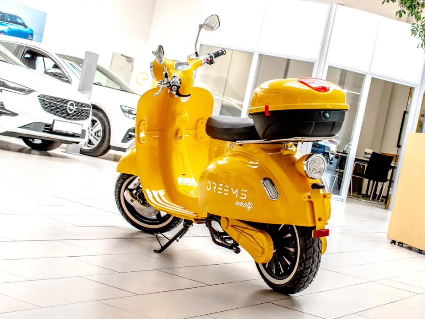 Dreems Amalfi Retro Elektroroller 45km/h 2kW Galben - 2