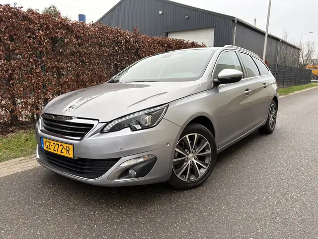 Peugeot 308 SW 1.2 PureTech Allure / PANORAMADAK / NAVI / CRUI