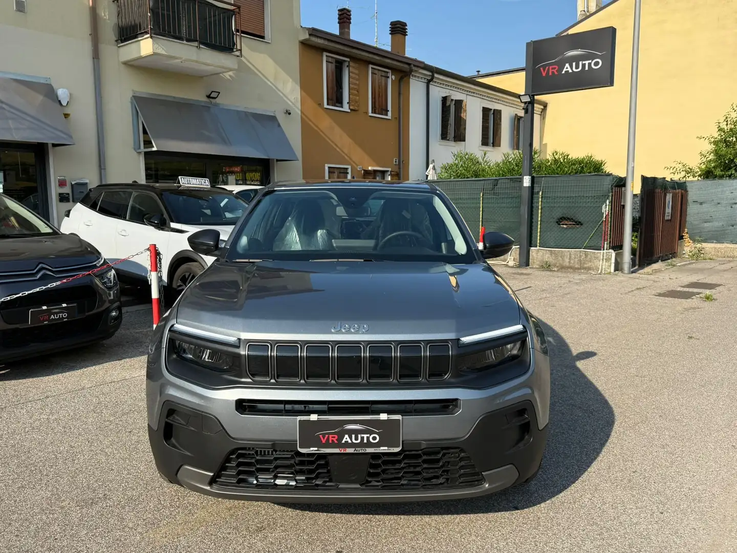 Jeep Avenger 1.2 T e-hybrid mhev Longitude110cv edct6 KM ZERO Grijs - 2