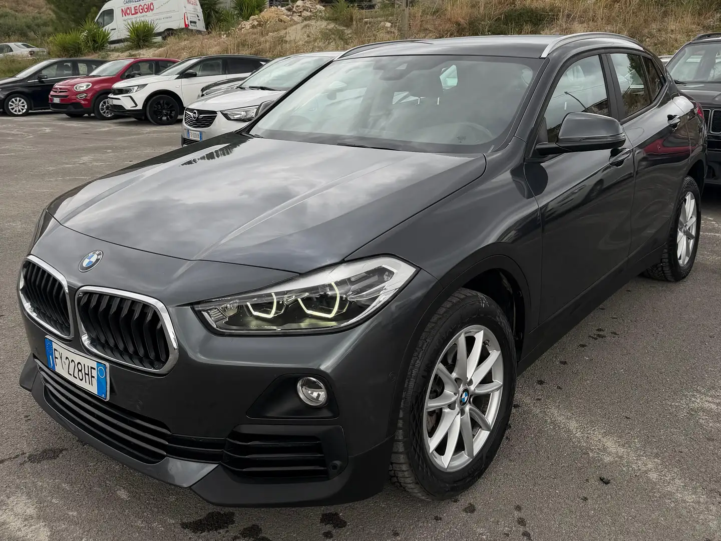 BMW X2 X2 F39 sdrive18d Business X Zwart - 1
