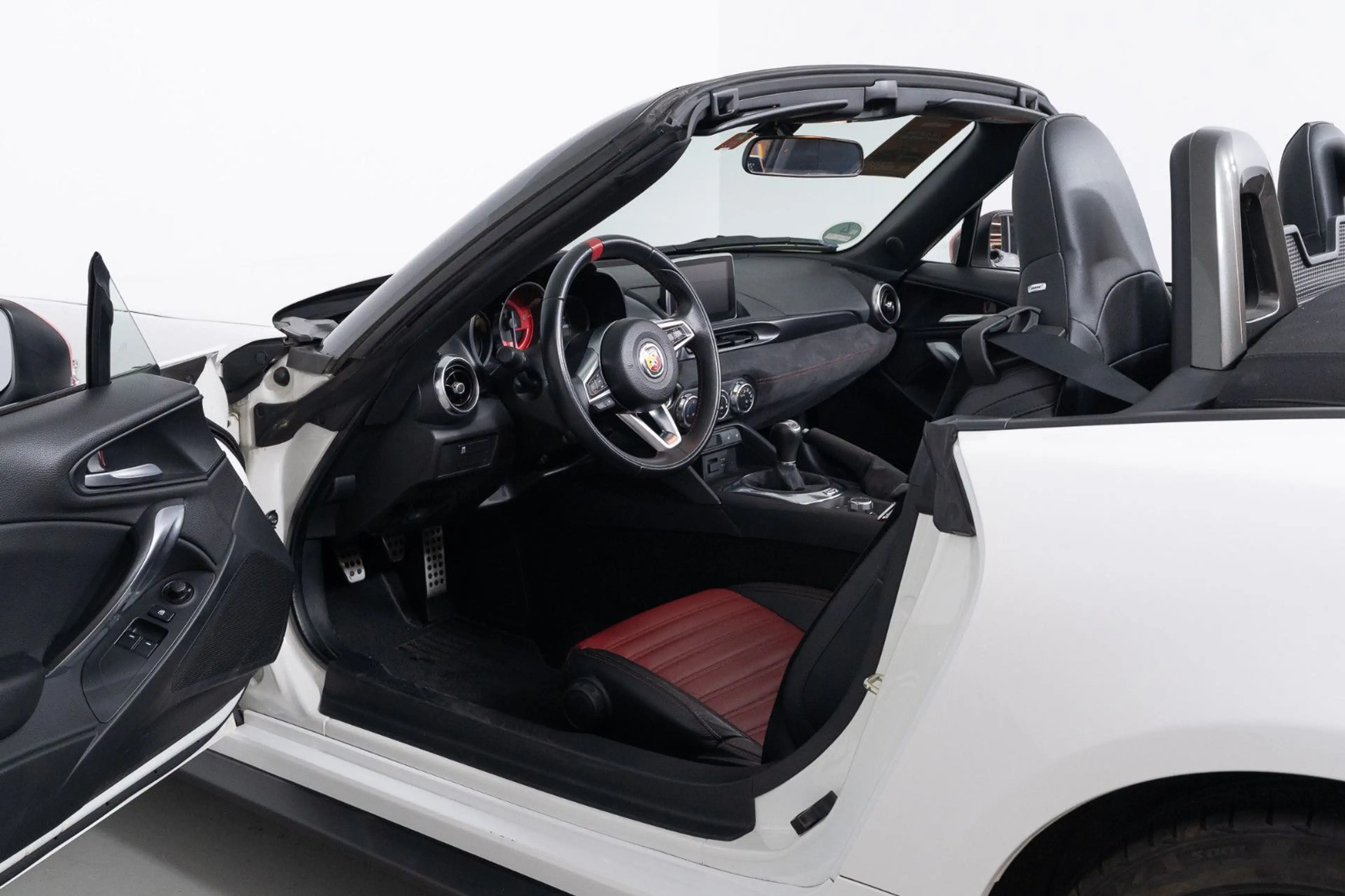 Abarth 124 Spider — photo 9