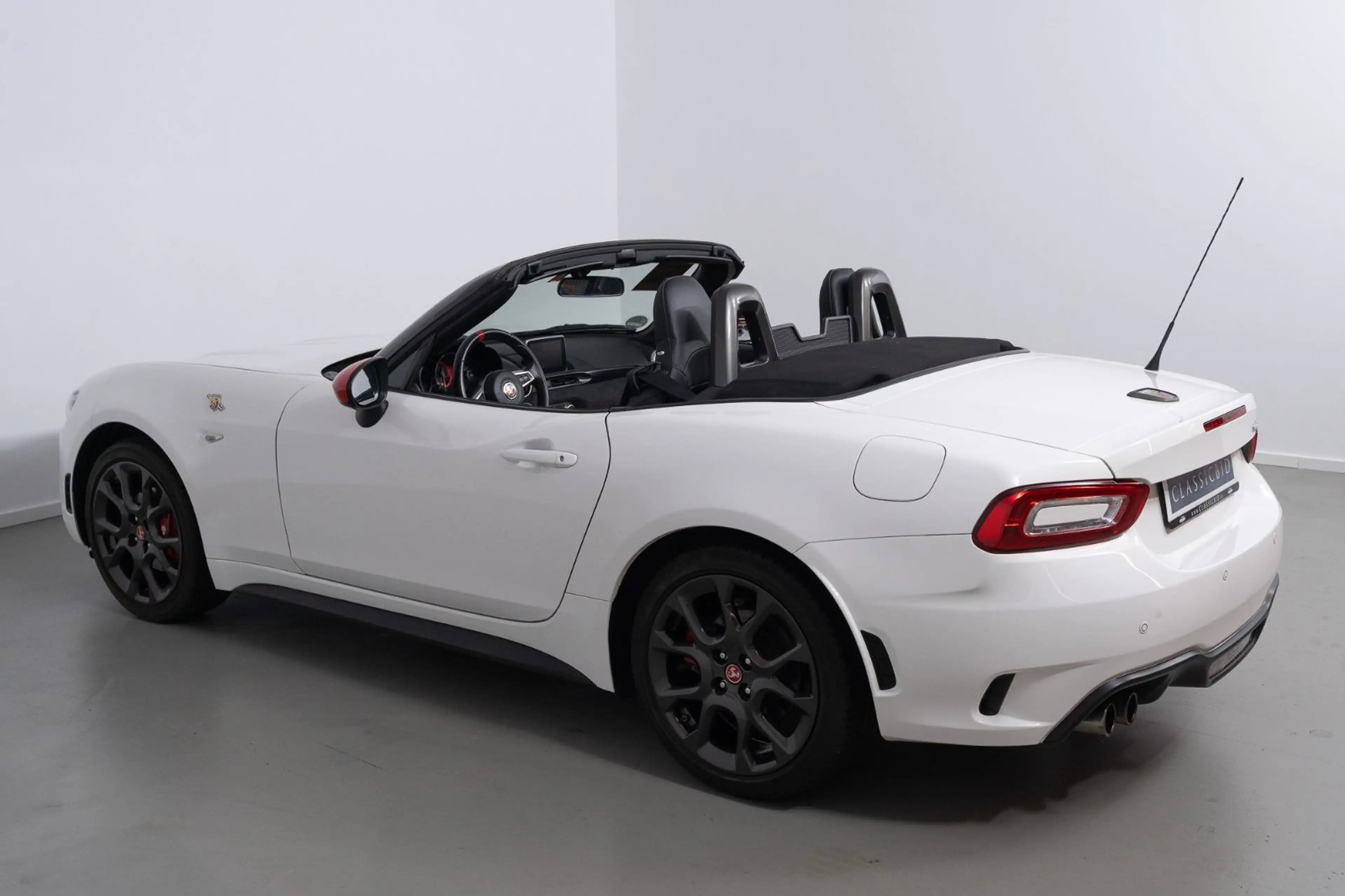 Abarth 124 Spider — photo 5