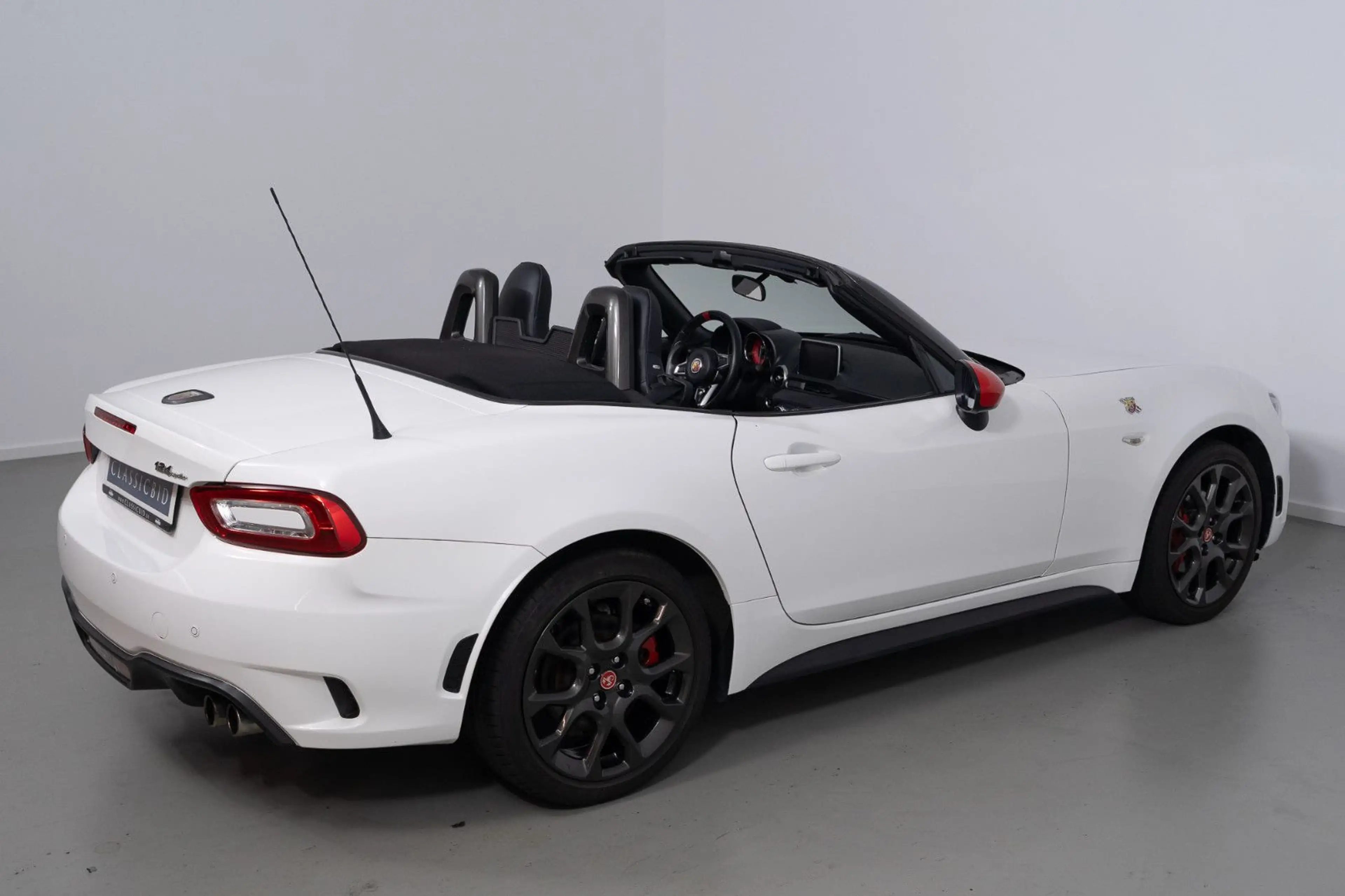 Abarth 124 Spider — photo 6