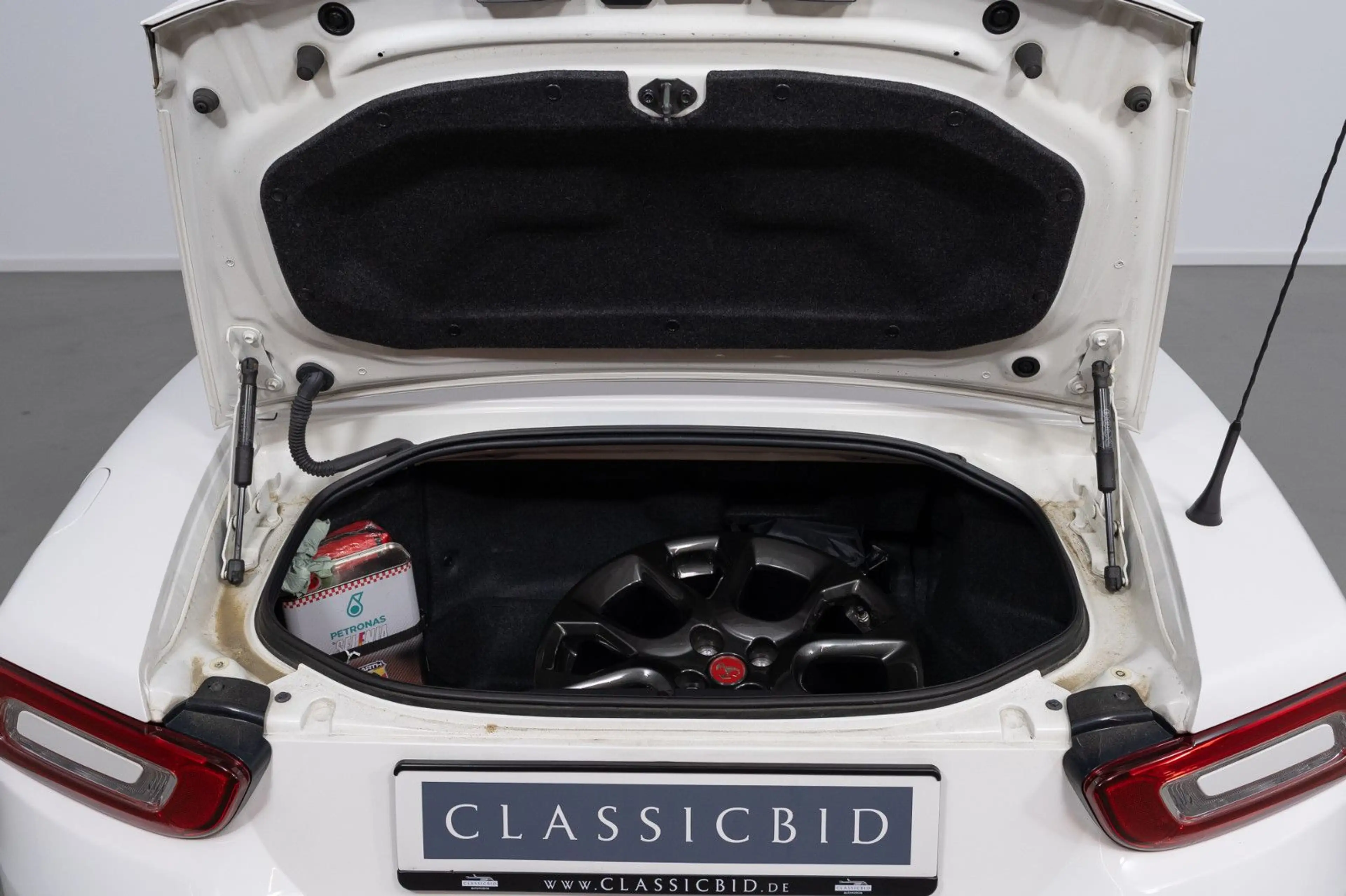 Abarth 124 Spider — photo 8