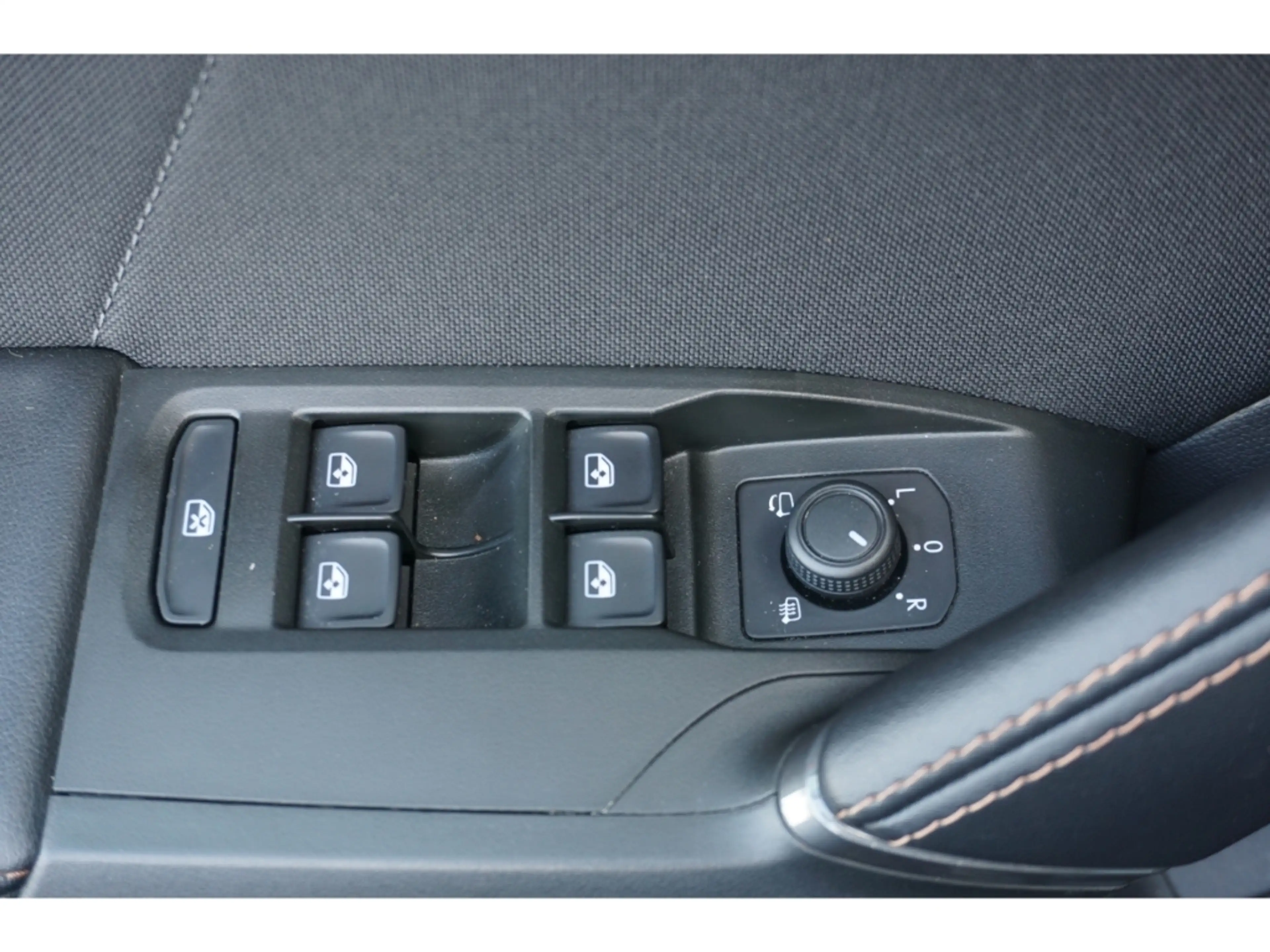 CUPRA Leon SP 1.5 eTSI-DSG-Navi-Winterpak-Visonpak-LED-Kamera — photo 15