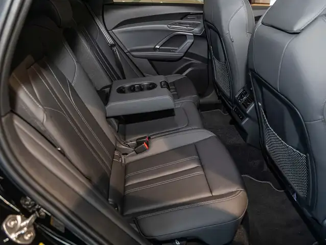 Audi Q5 view 12