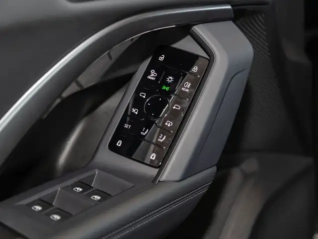 Audi Q5 view 9