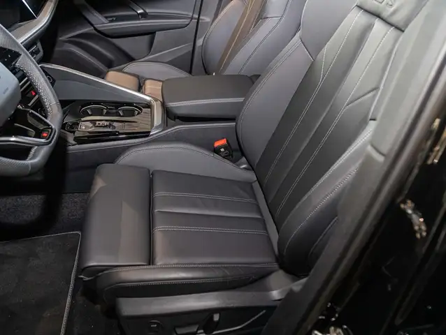 Audi Q5 view 10