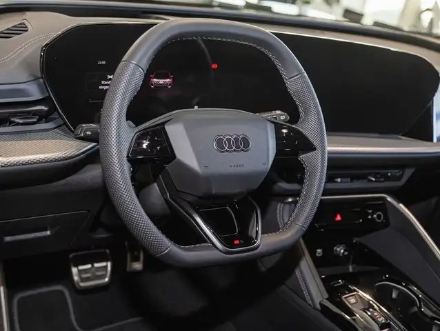 Audi Q5 view 8