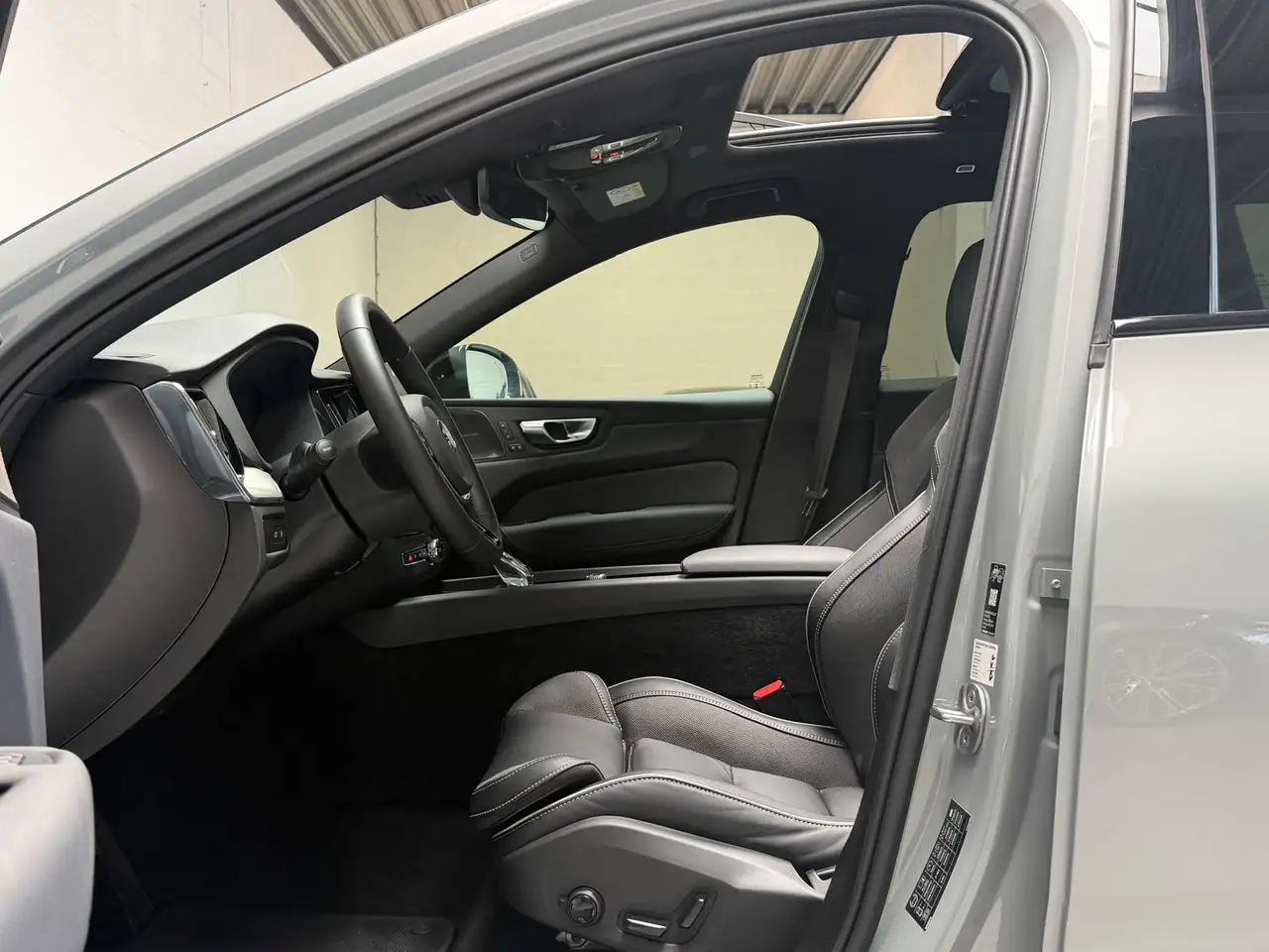 Volvo XC60 2.0 T8 Plug-in hybrid AWD Plus Black Edition FAC, миниатюра 4