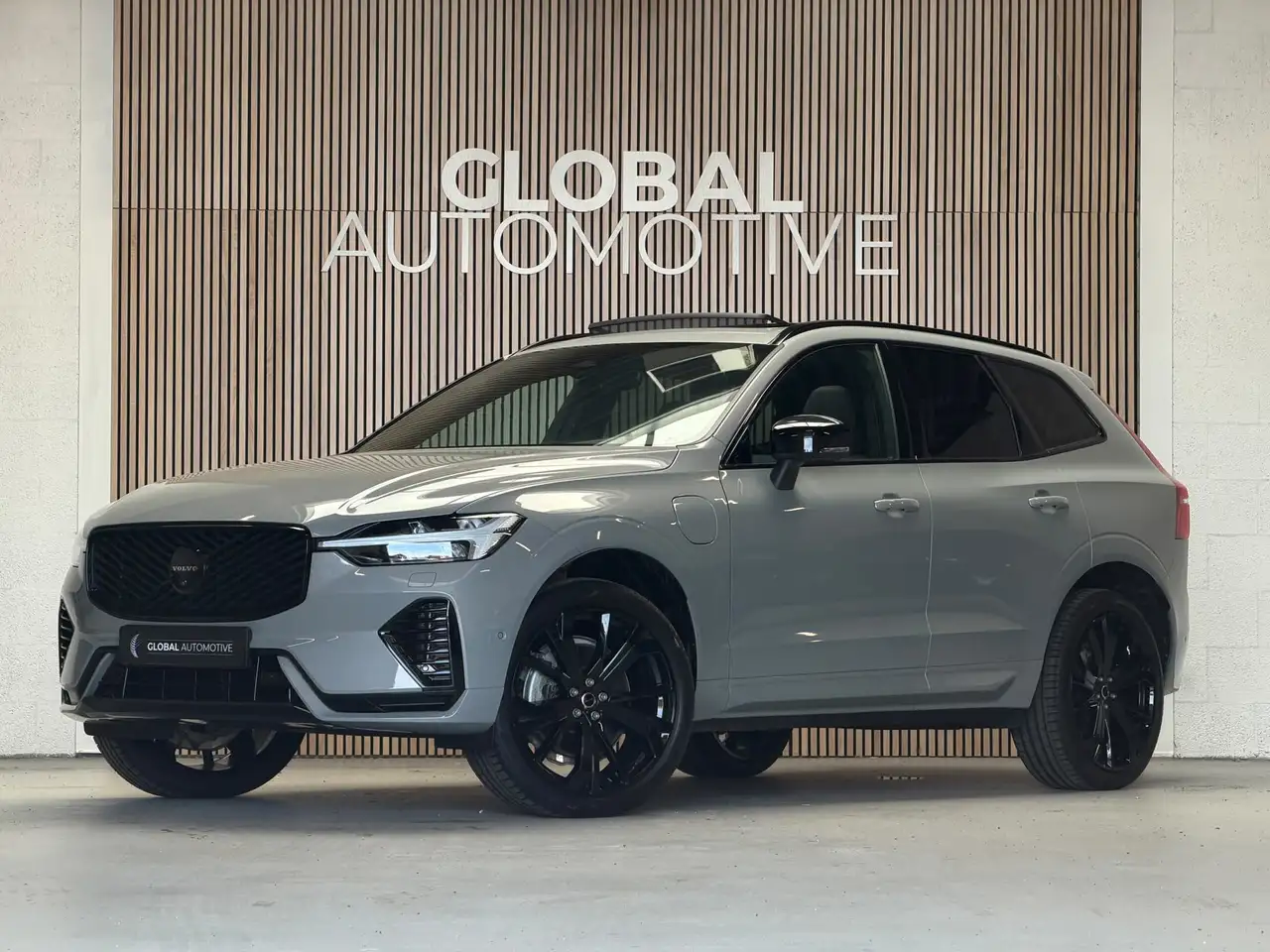 Volvo XC60 2.0 T8 Plug-in hybrid AWD Plus Black Edition FAC