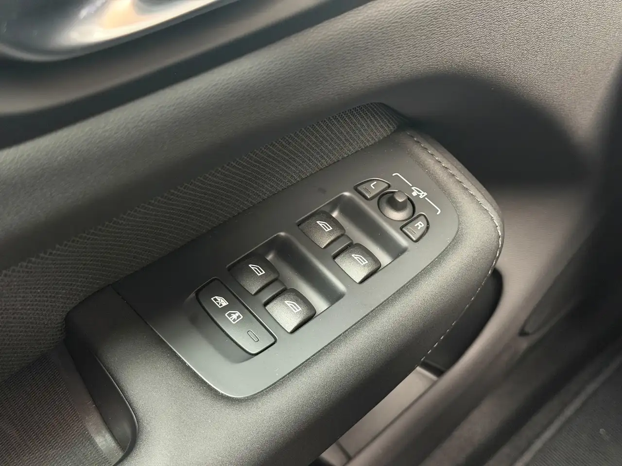 Volvo XC60 2.0 T8 Plug-in hybrid AWD Plus Black Edition FAC, миниатюра 13