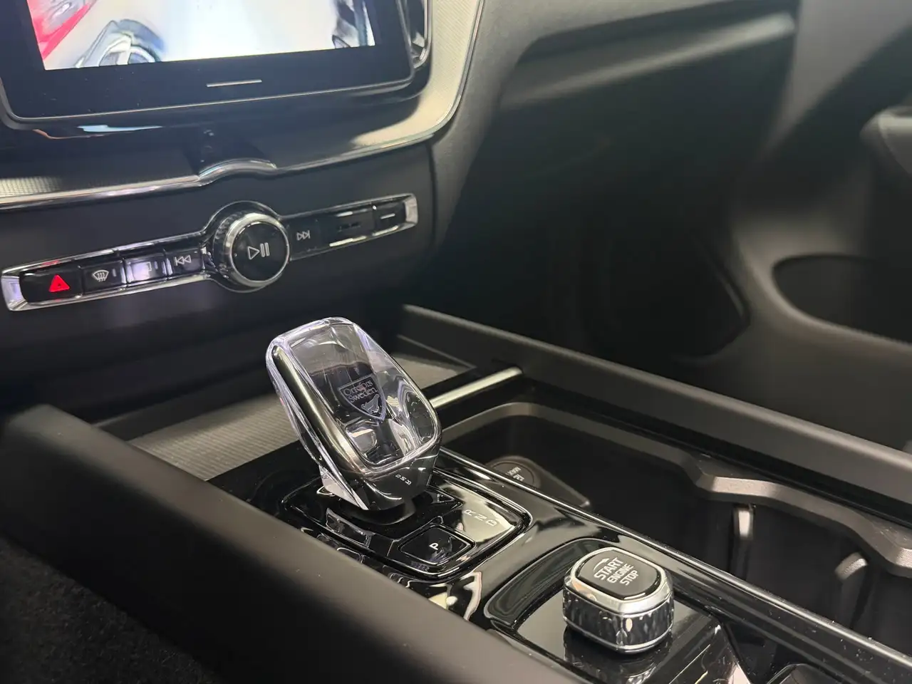Volvo XC60 2.0 T8 Plug-in hybrid AWD Plus Black Edition FAC, миниатюра 28