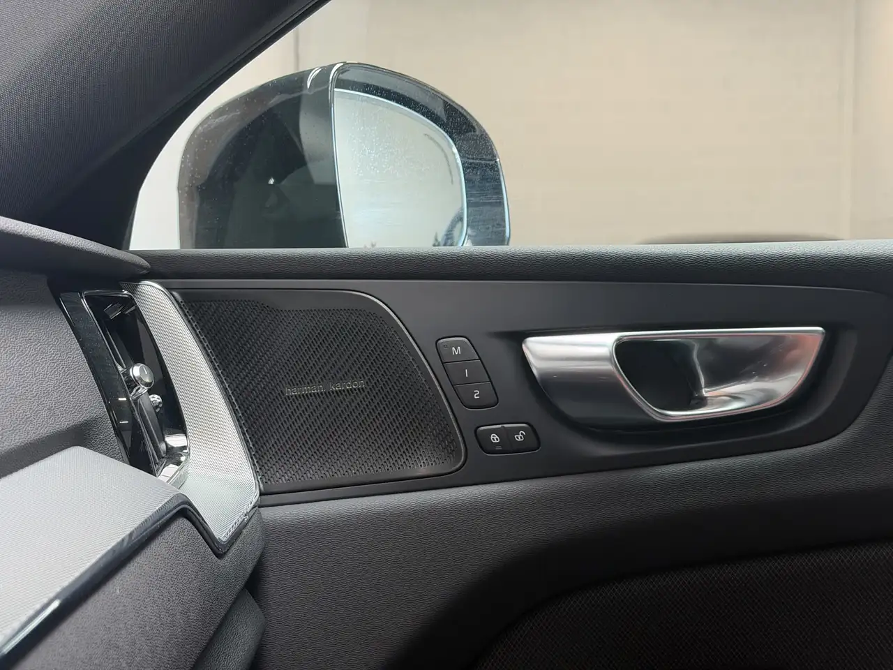 Volvo XC60 2.0 T8 Plug-in hybrid AWD Plus Black Edition FAC, миниатюра 15
