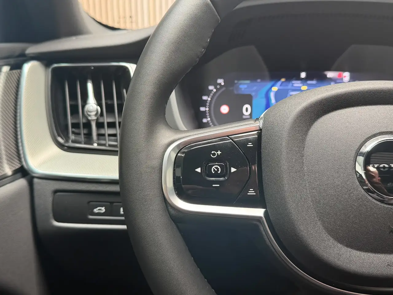 Volvo XC60 2.0 T8 Plug-in hybrid AWD Plus Black Edition FAC, миниатюра 10