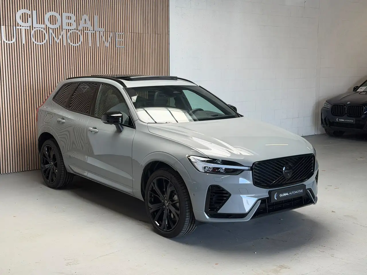 Volvo XC60 2.0 T8 Plug-in hybrid AWD Plus Black Edition FAC, миниатюра 2