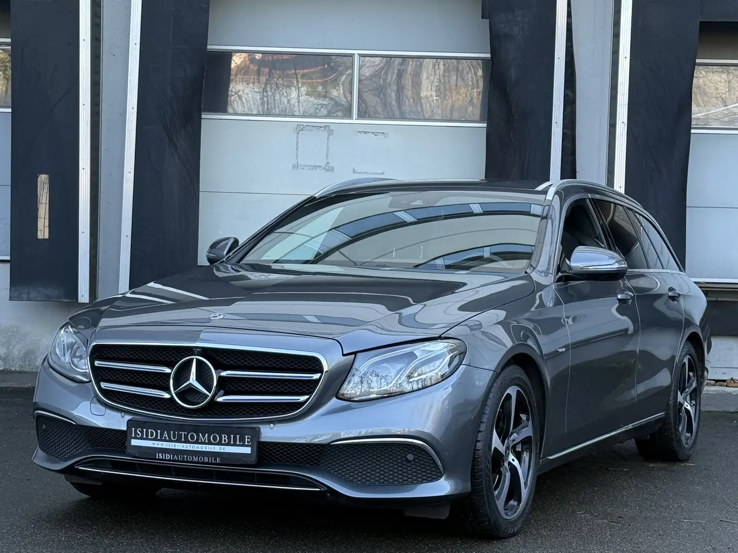Mercedes-Benz E 220 D Sport-Style Multibeam Kamera-360° AHK Gris - 1