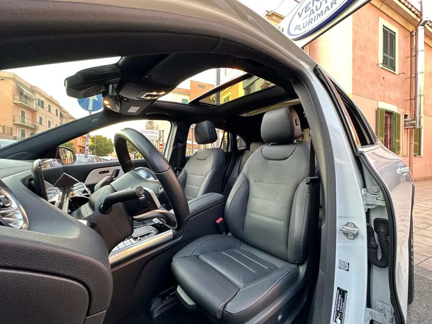 Mercedes-Benz EQA 250 EQA 250 Premium Pro TETTO PELLE KEY NAVI  UNIPRO Bianco - 2