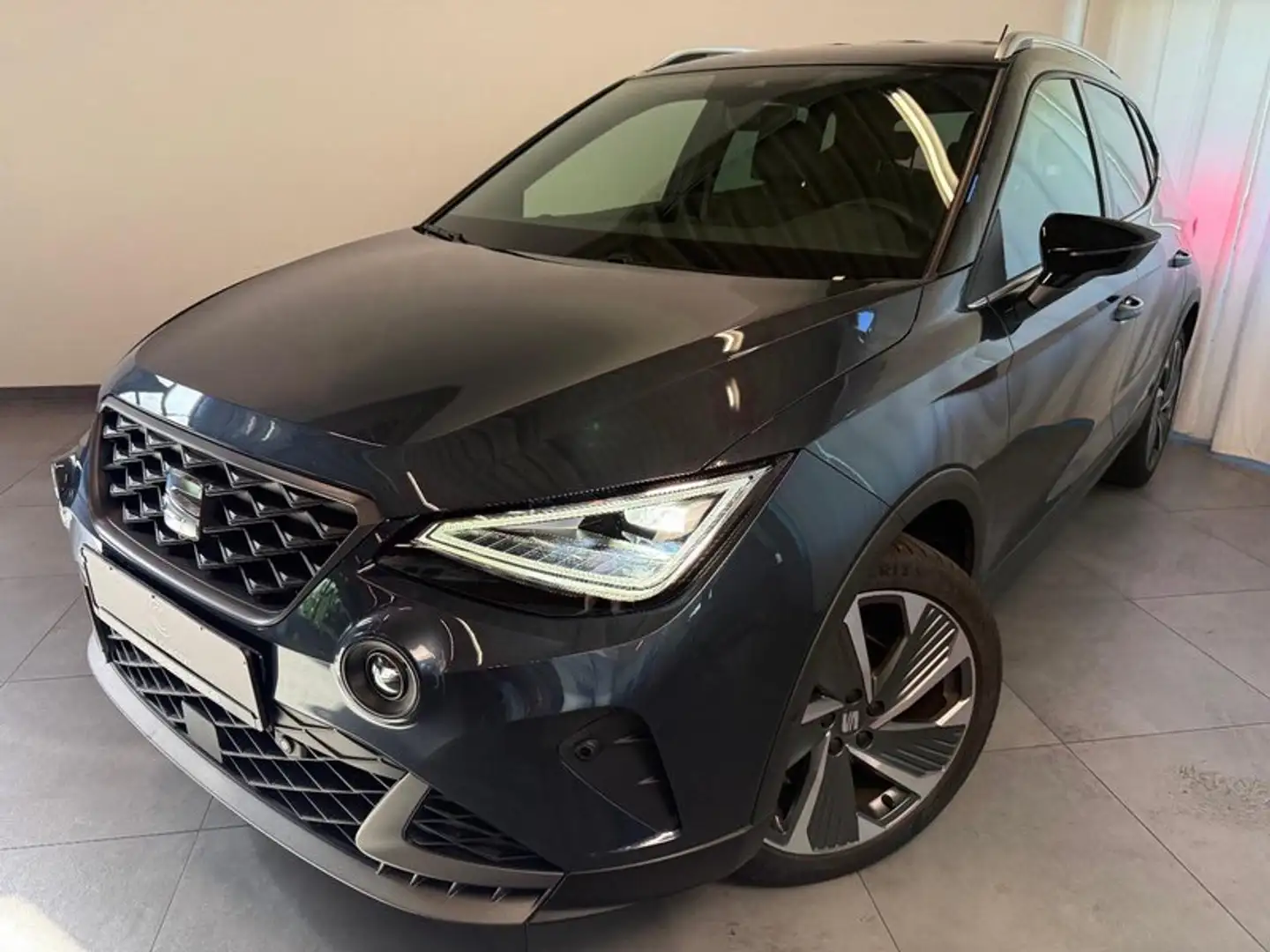 SEAT Arona FR 1.0 TSI DSG AHK ACC NAVI LED ALCANTARA Grau - 1