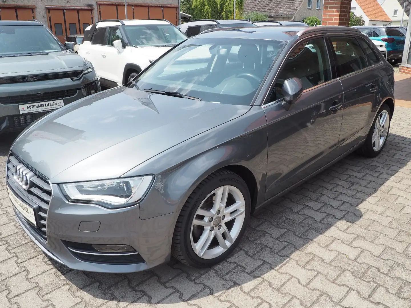 Audi A3 1.4 TFSI Attraction Sportback Gris - 1