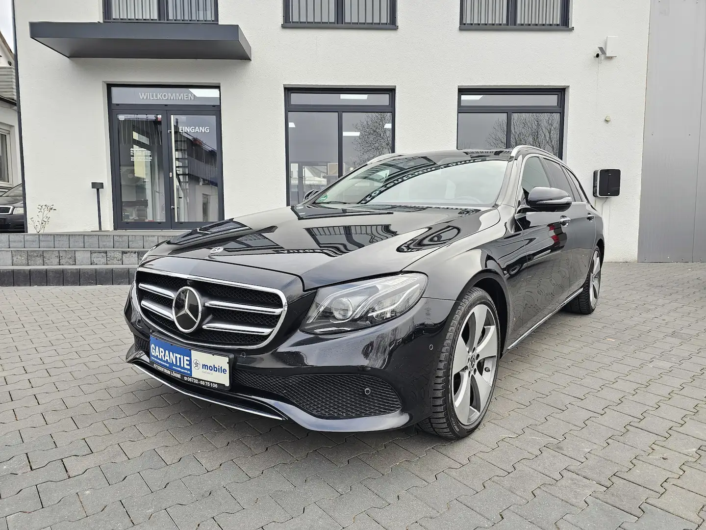 Mercedes-Benz E 350 d T 4M PANO. 360° RFK AHK Widescreen Noir - 1