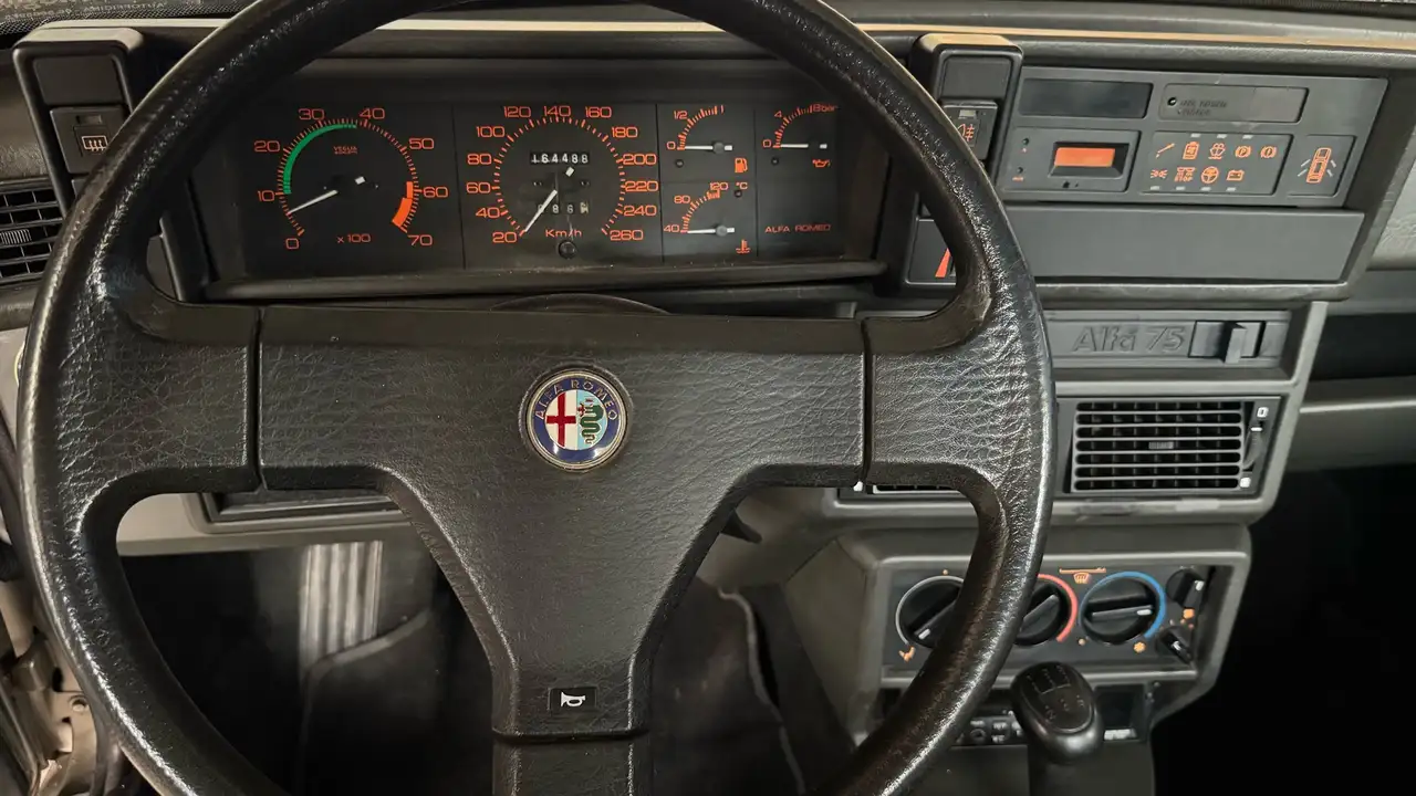 Alfa Romeo 75 TwinSpark, foto 5