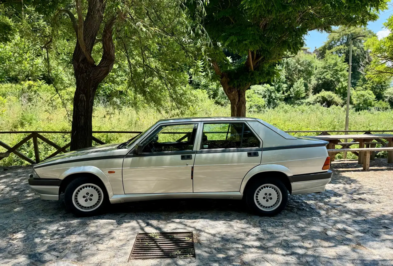 Alfa Romeo 75 TwinSpark, foto 7