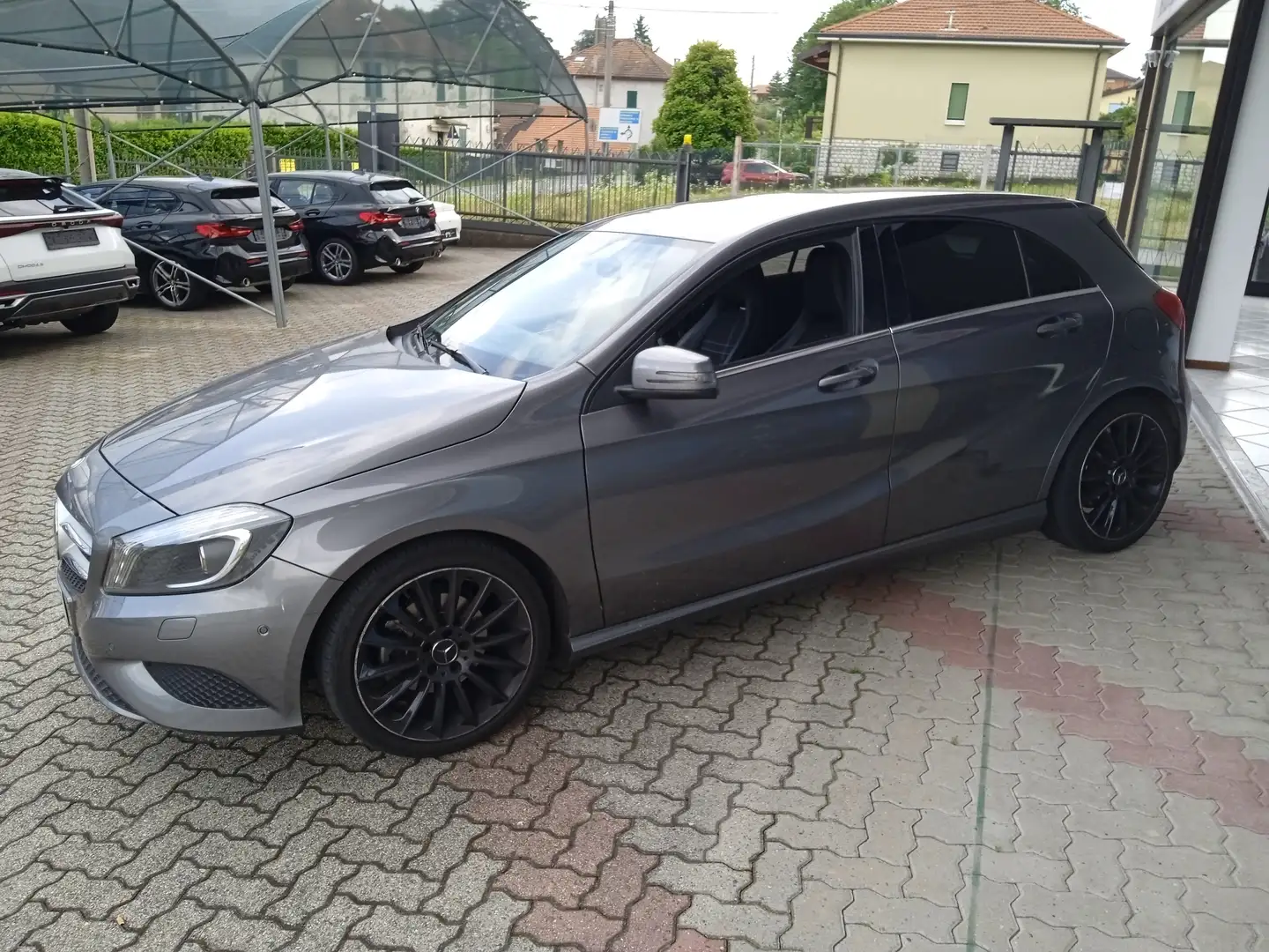 Mercedes-Benz A 180 SPORT BI-XENO 18" AMG VETRI SCURI SENS PARK DOPPI Gris - 1