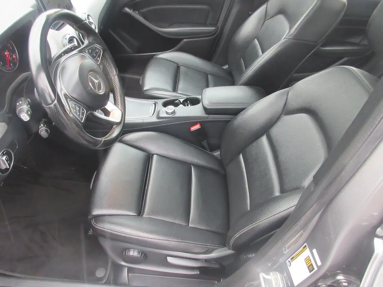 Mercedes-Benz B-Class снимка Mercedes-Benz B-Class