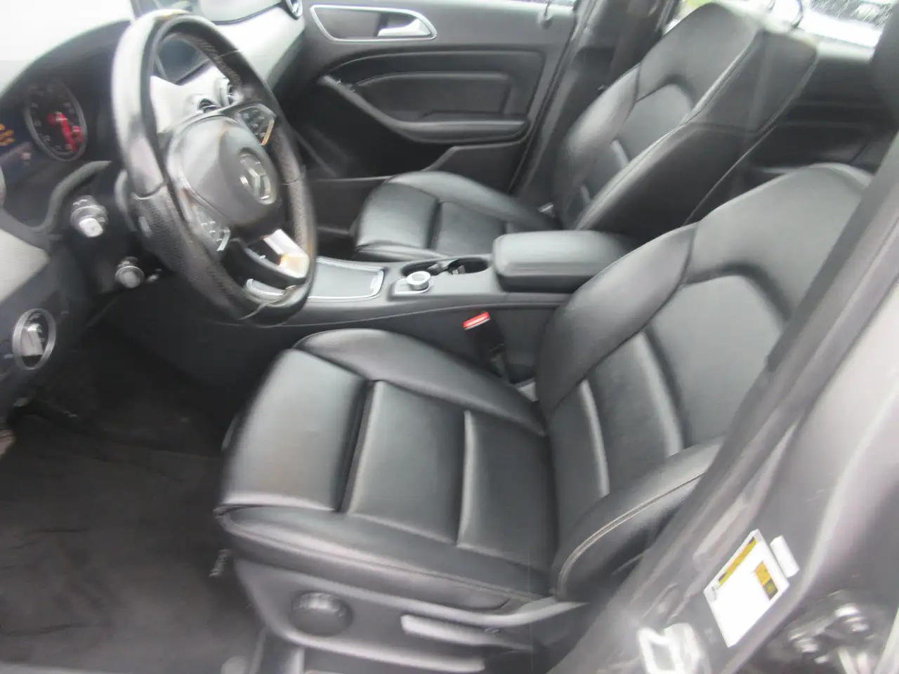 Mercedes-Benz B-Class снимка Mercedes-Benz B-Class