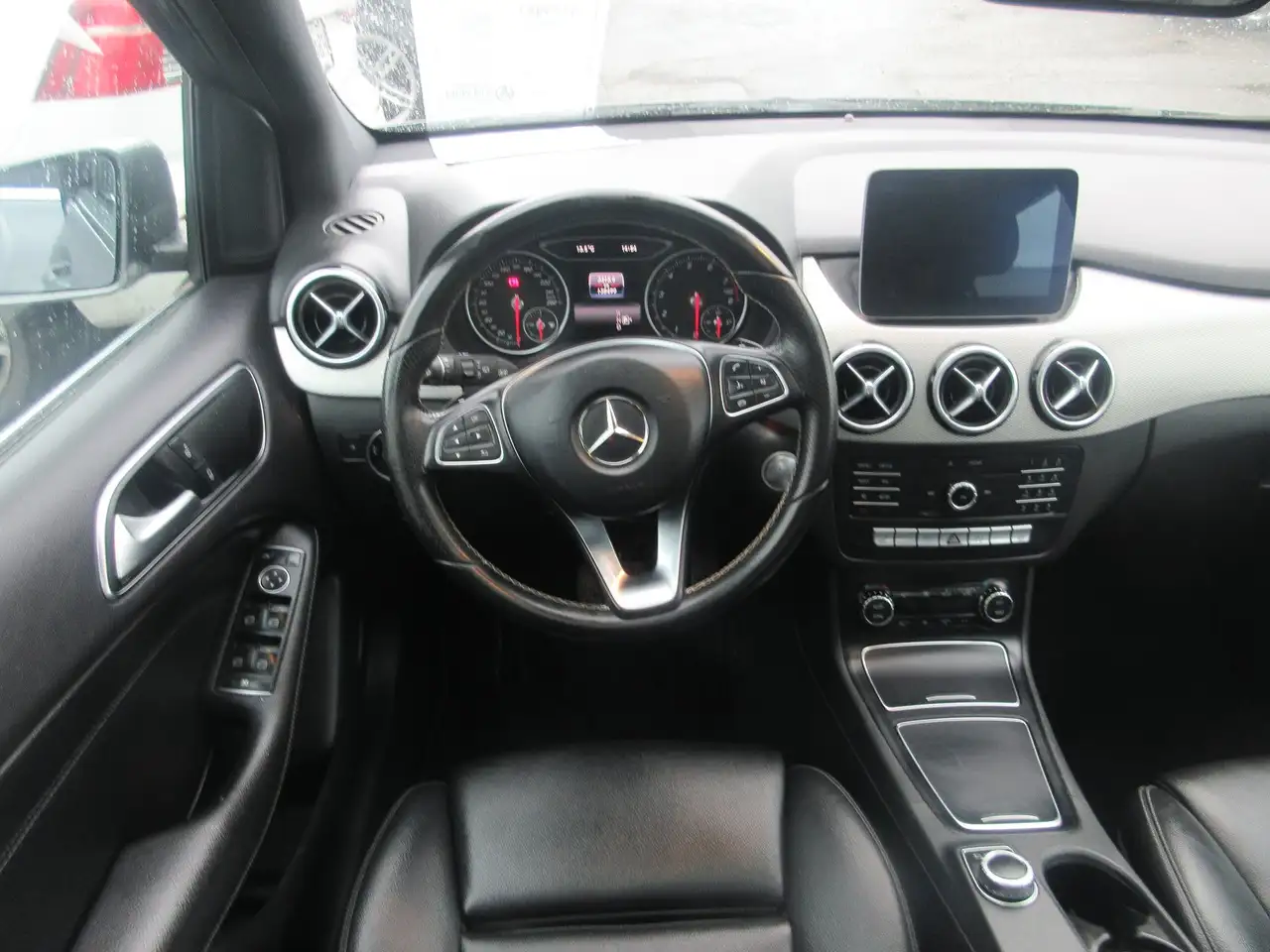 Mercedes-Benz B-Class снимка Mercedes-Benz B-Class