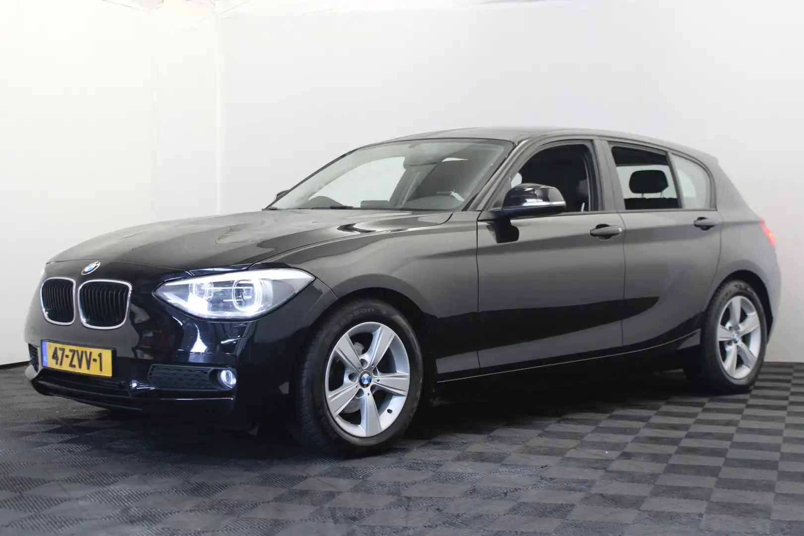 BMW 114 1-serie 114i EDE Business+ Zwart - 1