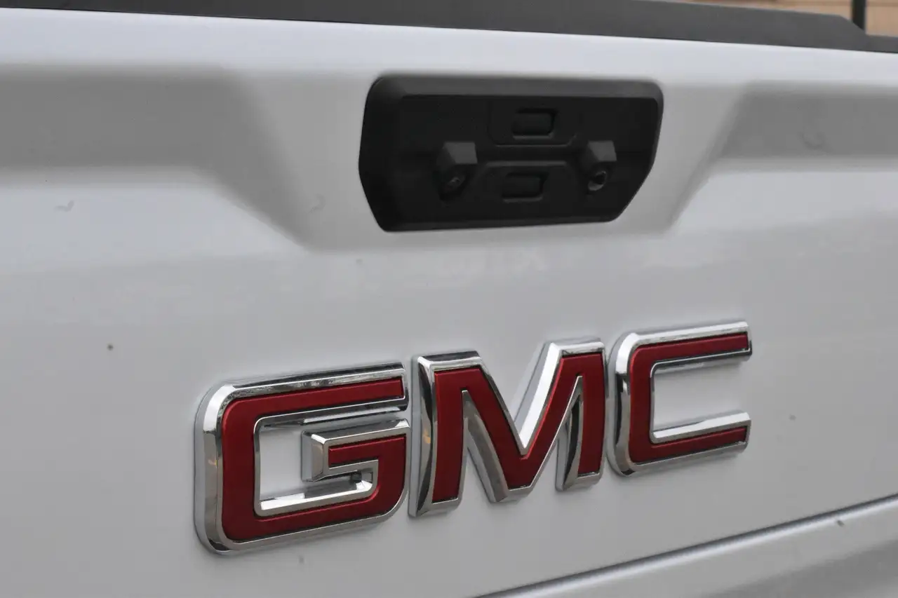 GMC Sierra 1500 photo GMC Sierra 1500