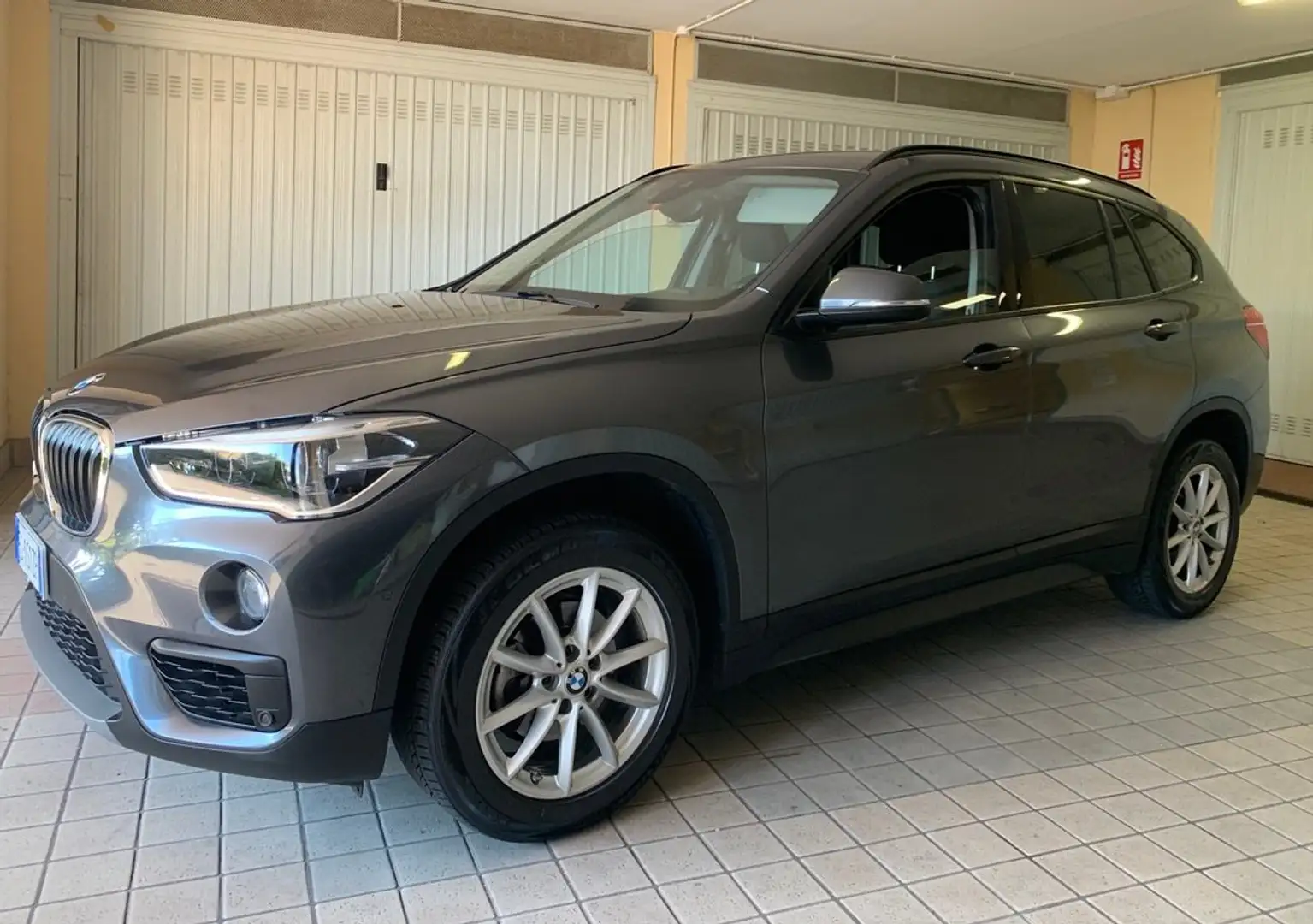 BMW X1 X1 sdrive16d my18 Gris - 1