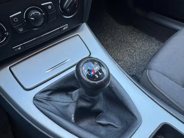 BMW 3 Series view 15