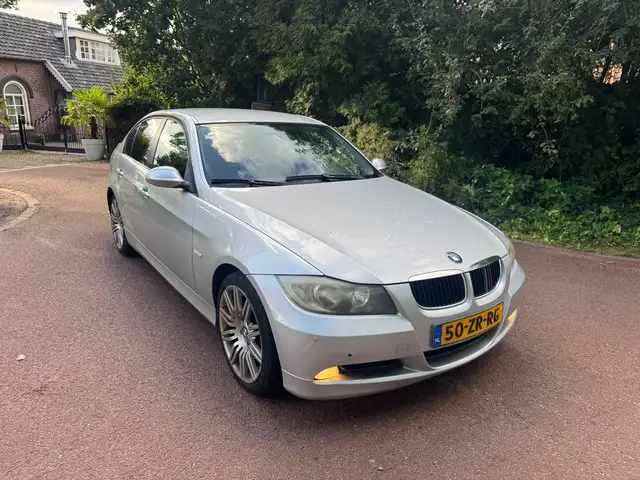 BMW 3 Series view 3
