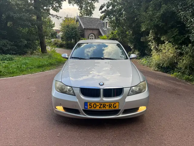 BMW 3 Series view 2