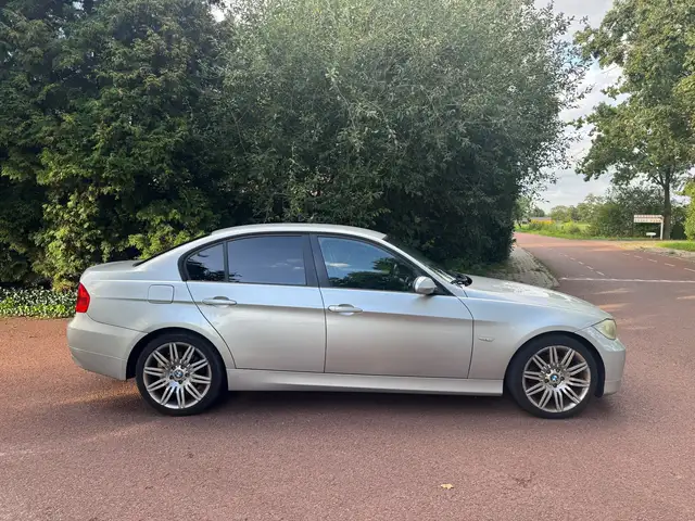 BMW 3 Series view 4