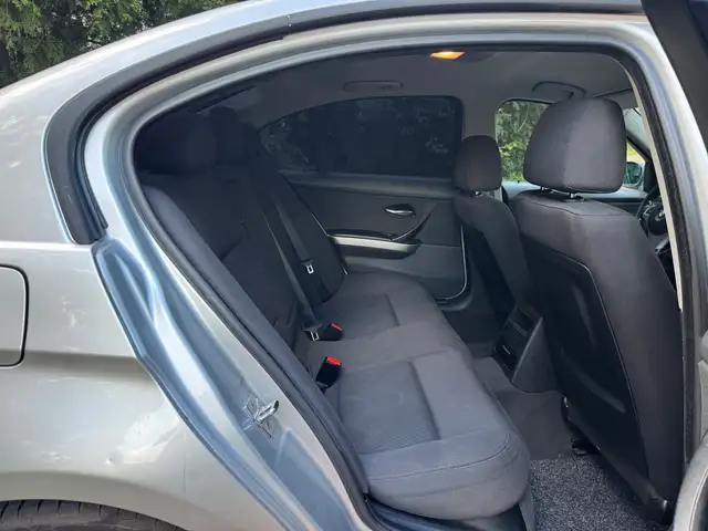 BMW 3 Series view 12