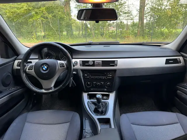 BMW 3 Series view 13