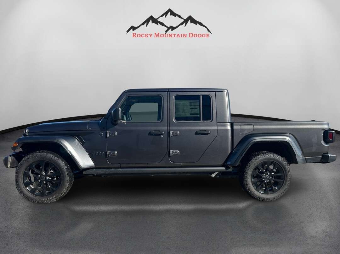 2025 Jeep Gladiator NightHawk 4x4 *Ltd Avail*