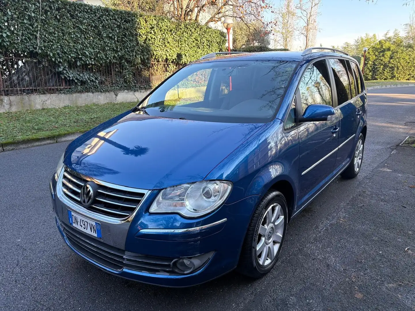 Volkswagen Touran 1.4 16V TSI Highline Modrá - 1