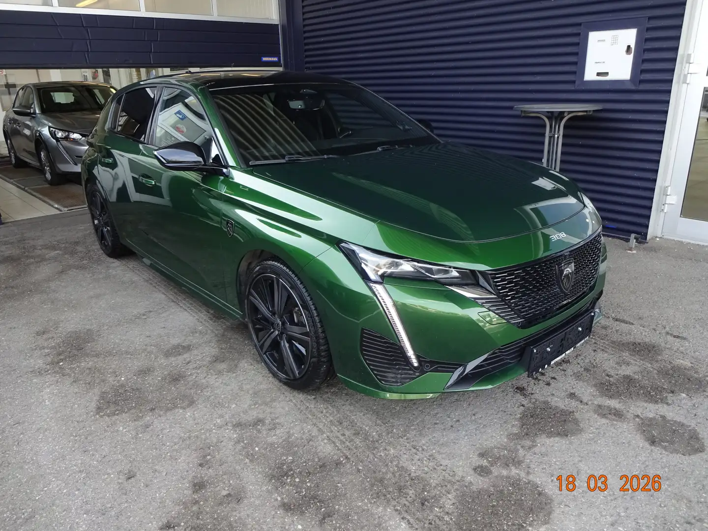 Peugeot 308 308 Hybrid 180 e-EAT8 GT Pack GT Pack Grün - 1
