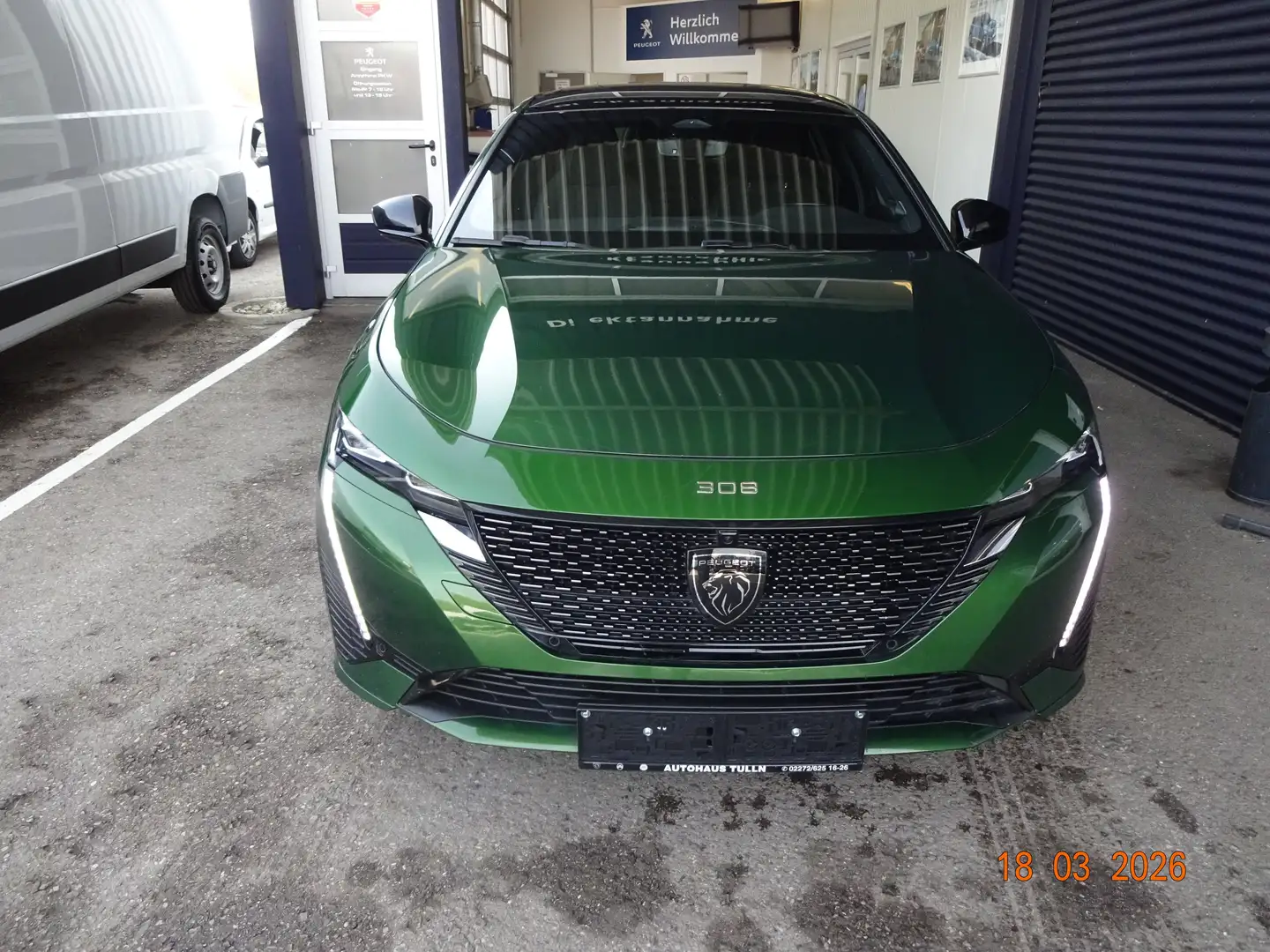 Peugeot 308 308 Hybrid 180 e-EAT8 GT Pack GT Pack Grün - 2